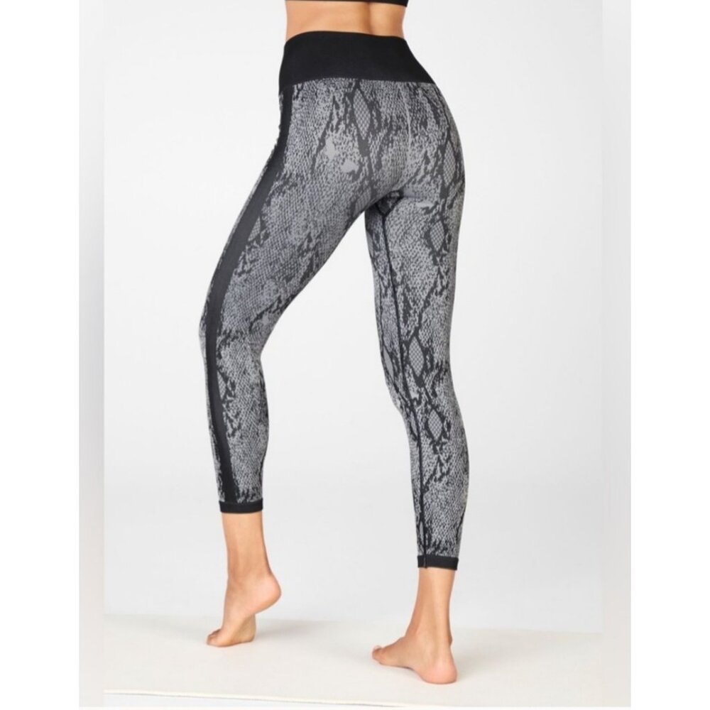 Fabletics High-Waisted Seamless Snakeskin Grey & … - image 6